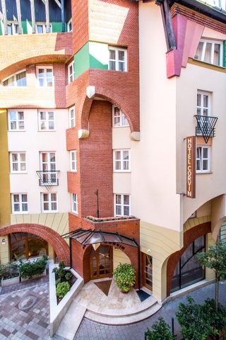 https://kultturist.hu/wp-content/uploads/2019/09/corvin-hotel-budapest-ith-hungary-320x480.jpg